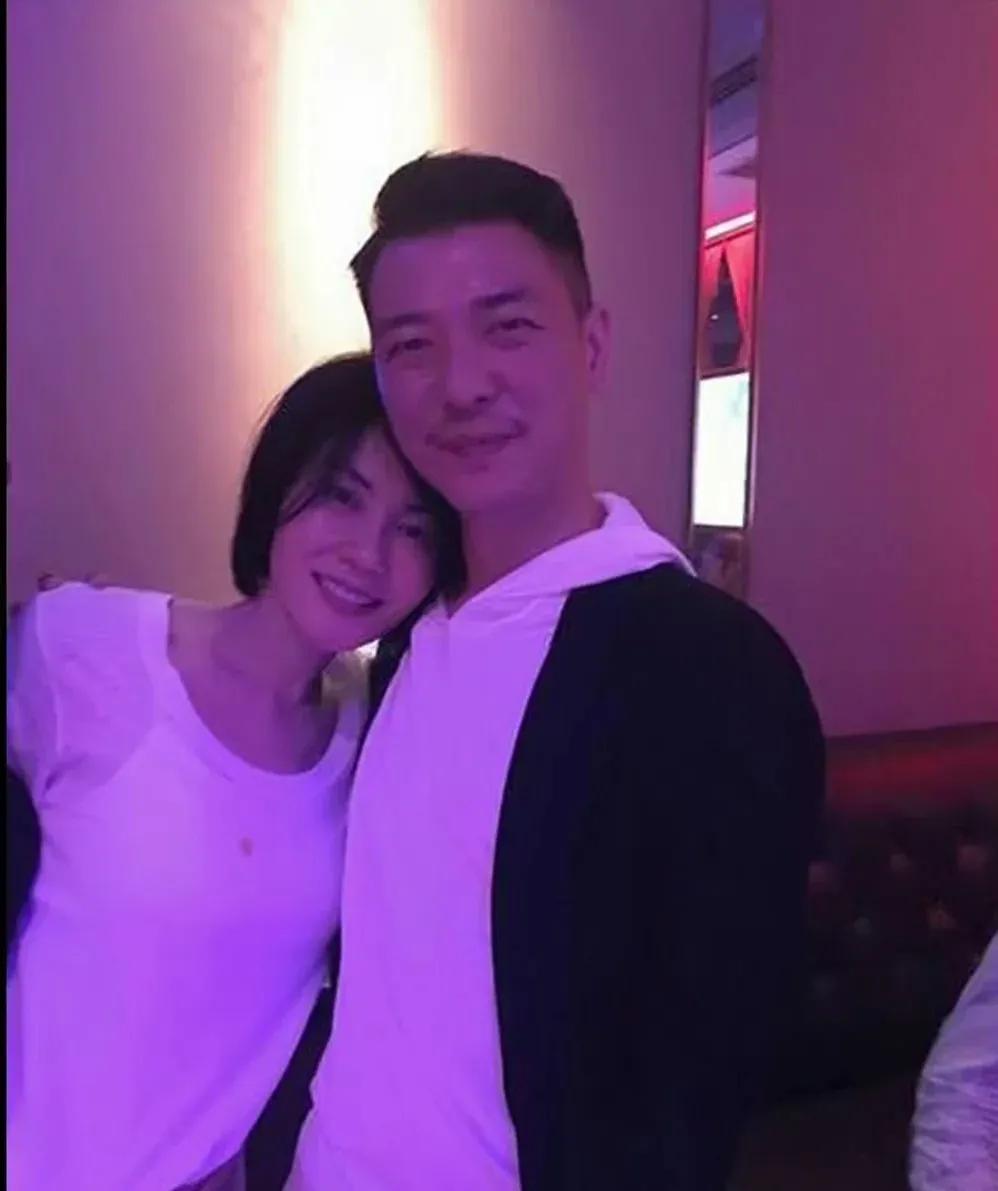 全国没有任何一个女人有王菲会享受生活，孩子小时候虽然有亲爸养着但长大了都更爱和妈