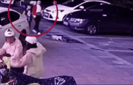 妈妈：女本柔弱，为母则刚。