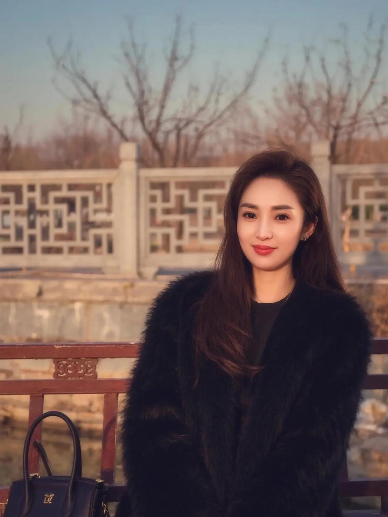 “重要的人越来越少，剩下的人越来越重要”🌛我拍照永远一个表情