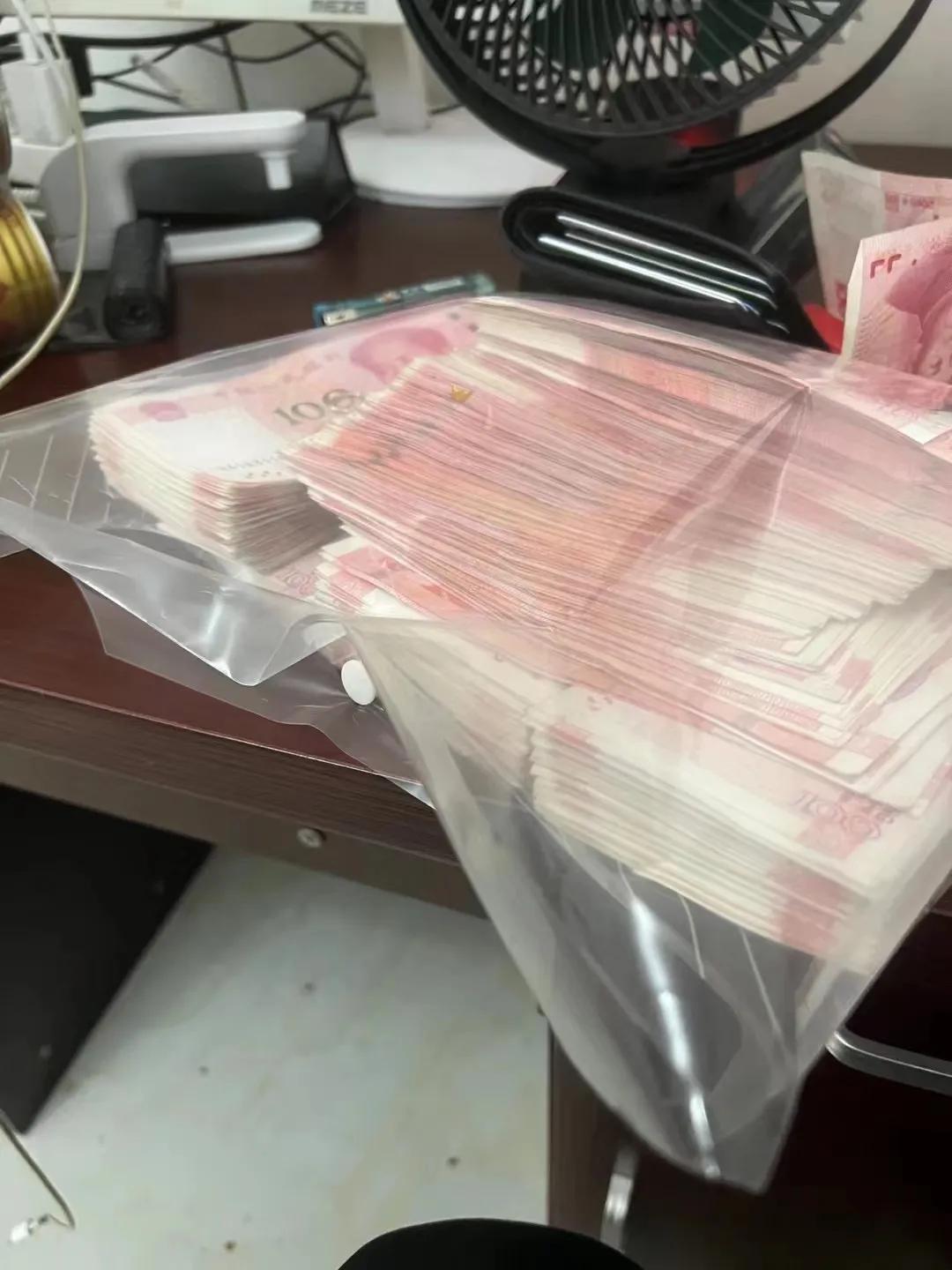 早上醒来看到入账一笔钱，是昨晚十一点转的，我很纳闷15000元是啥钱，在我印象里