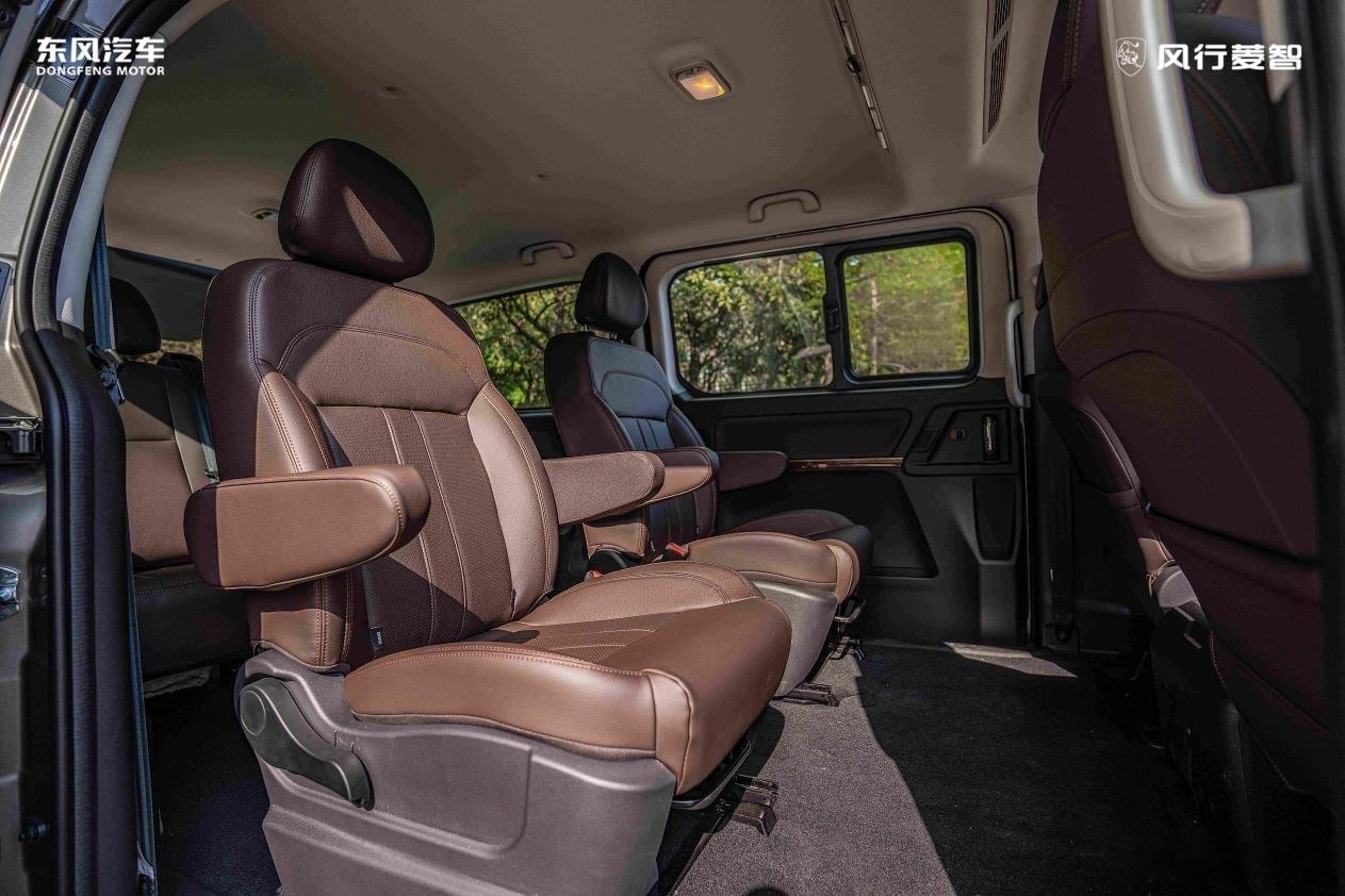 国内首款7万级双侧滑门MPV上市，置换一口价7.99万起，你敢信？3月18日，2