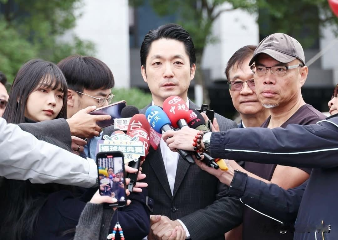 中国台湾地区台北市长蒋万安此前提出让全市中小学营养午餐全面免费，随后台中、高雄、