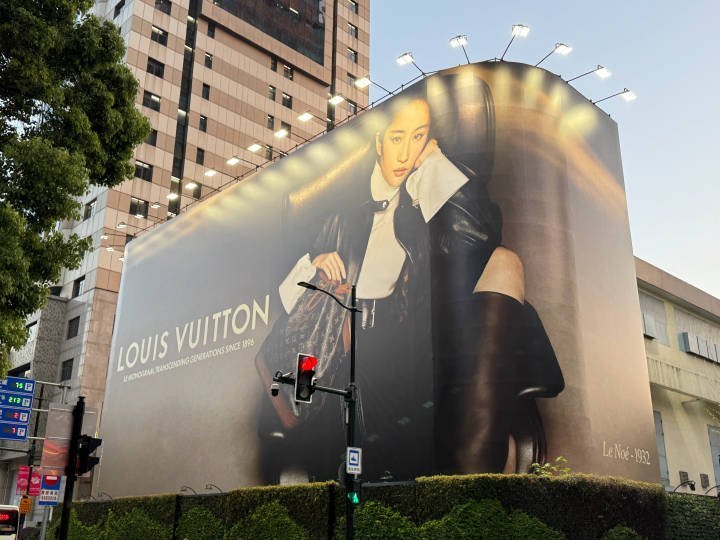 夜幕降临，邀你共赏刘亦菲LV实时地广 