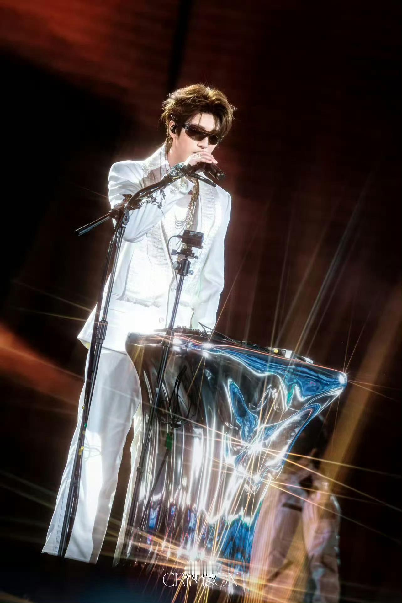 严浩翔 in Maison Margiela 2026春夏系列严浩翔给我干到科切