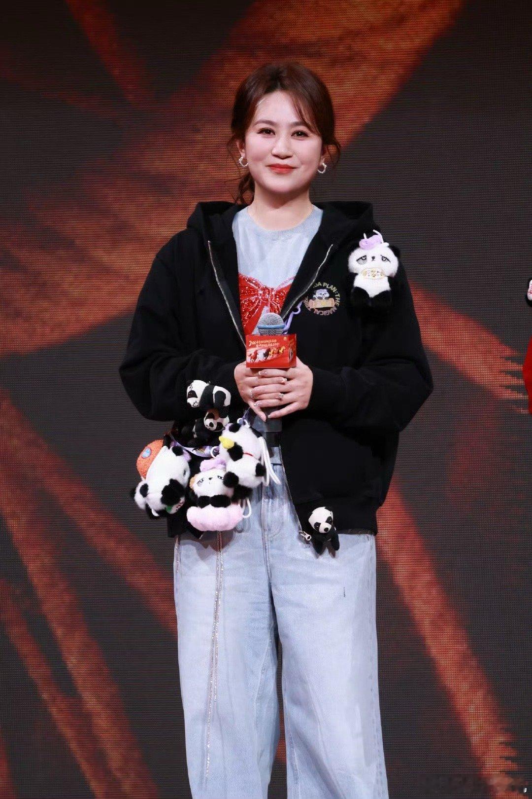 不愧是马丽送祝福都这么有梗别人送祝福是吉祥话，马丽送祝福是段子手附体。稍有不慎，