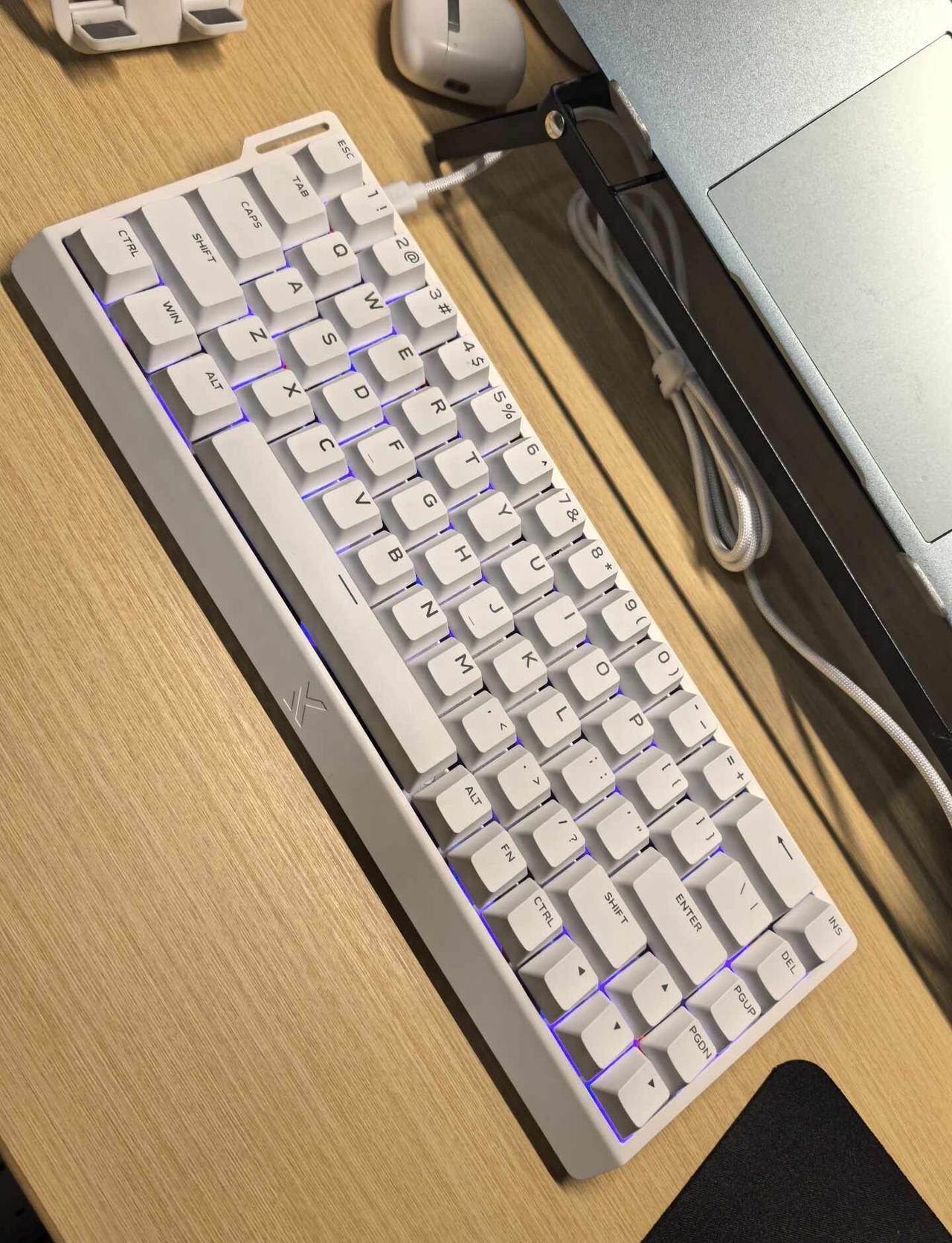 什么都是假的 只有我键盘是真的
免费爱心键帽我来了迈从 迈从ace68