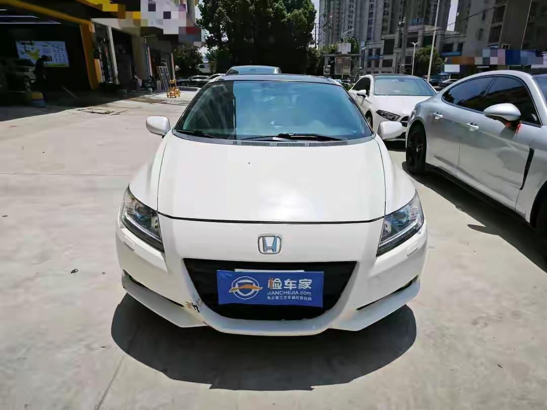 年轻朋友谁认识下面这辆本田cr-z，以个人肤浅的理解，这车就是个强化升级版的飞度