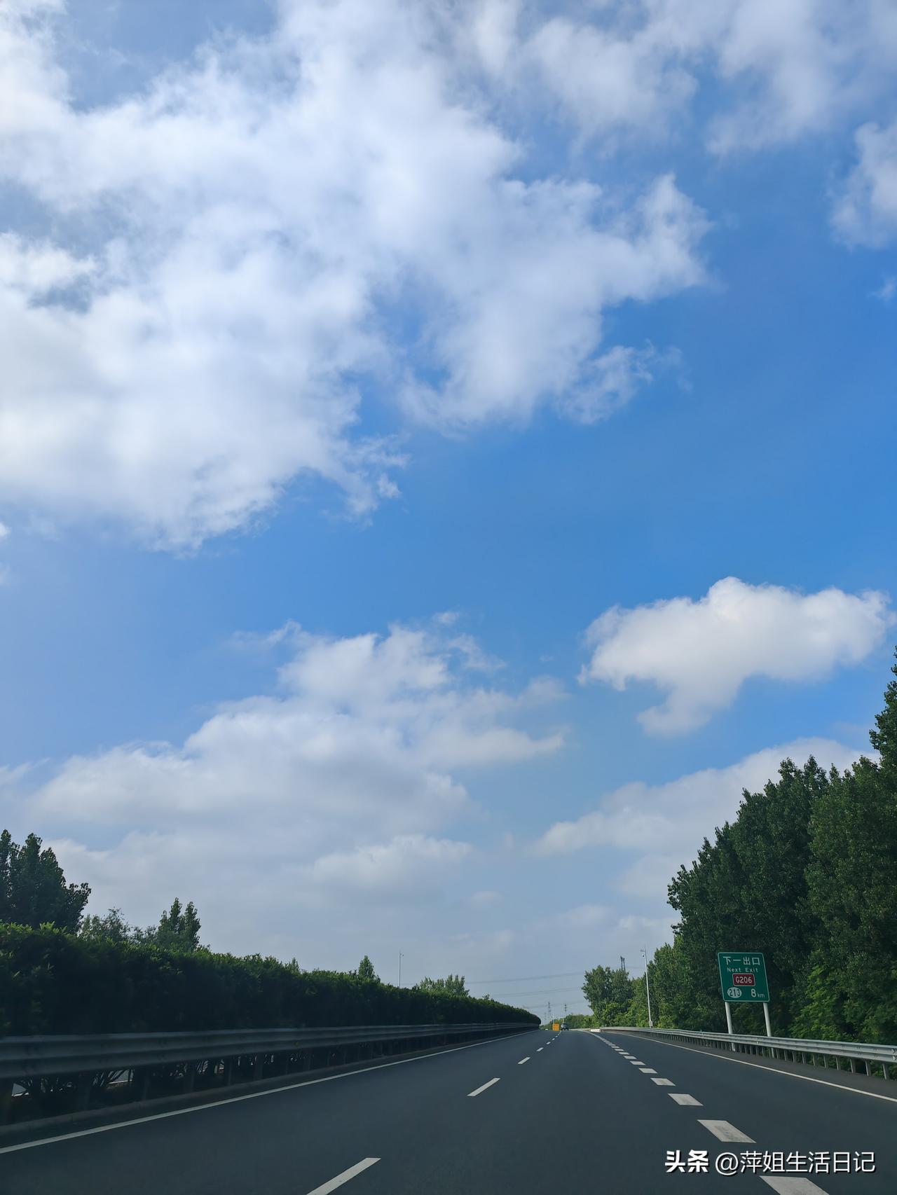 朋友们,你们喜欢一个人自驾游吗?
我胆子小，虽然有驾驶证，却不敢一个人自驾游，担