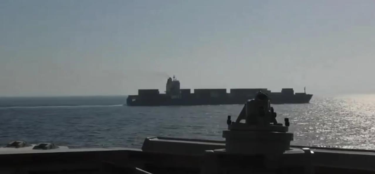 乍一看，美军拦截伊朗货船，伊朗发射无人机攻击美军战舰……于是，又会有声音来——我