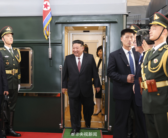 【#金正恩抵京#】#金正恩出席抗战胜利纪念活动#9月2日，来华出席纪念中国人民抗