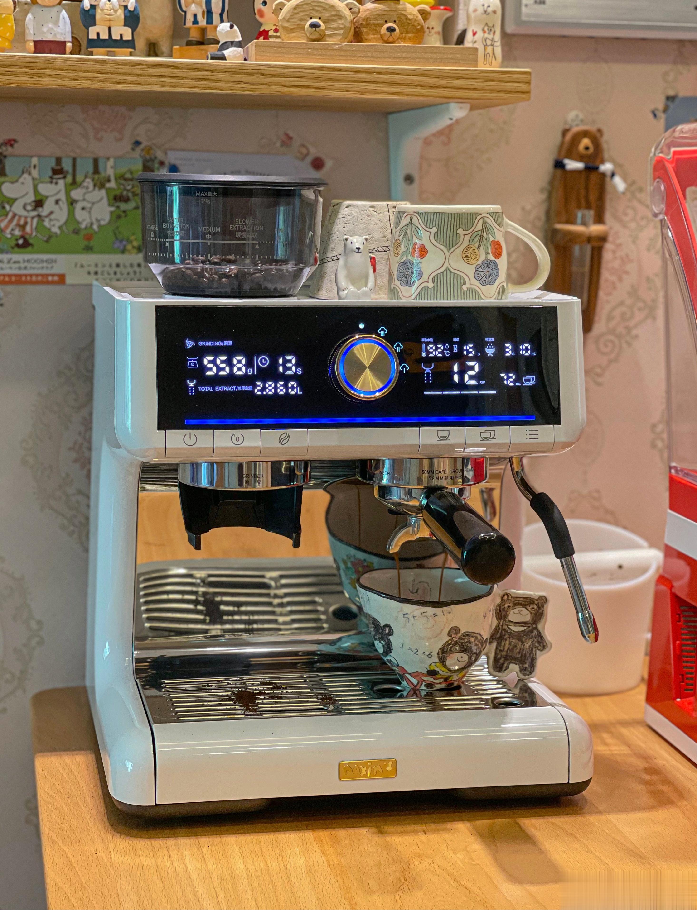 周末愉快呀[微风][微风][微风]早餐：马克西姆巧克力拿破仑+香浓拿铁昨晚参加了