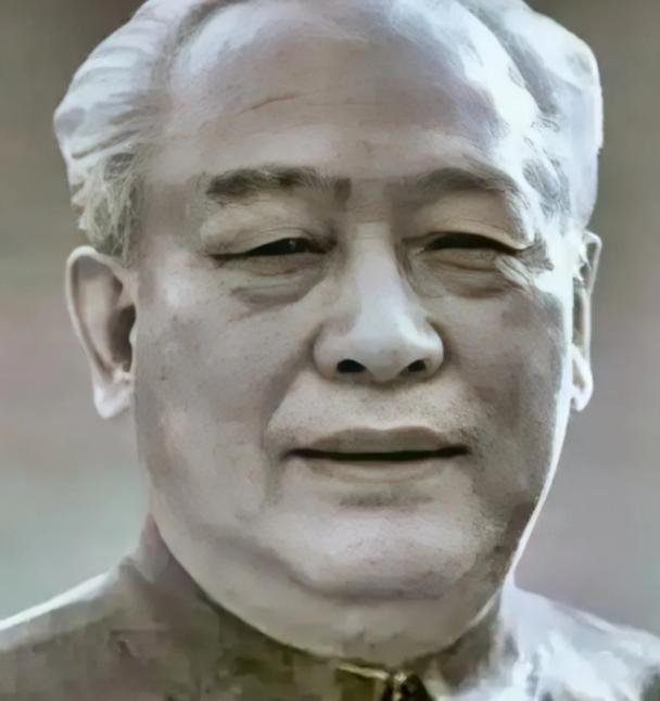 1983年，余秋里回乡探亲，亲弟弟竟死活不见。村长上门，亲自去拽都没用，弟弟余财