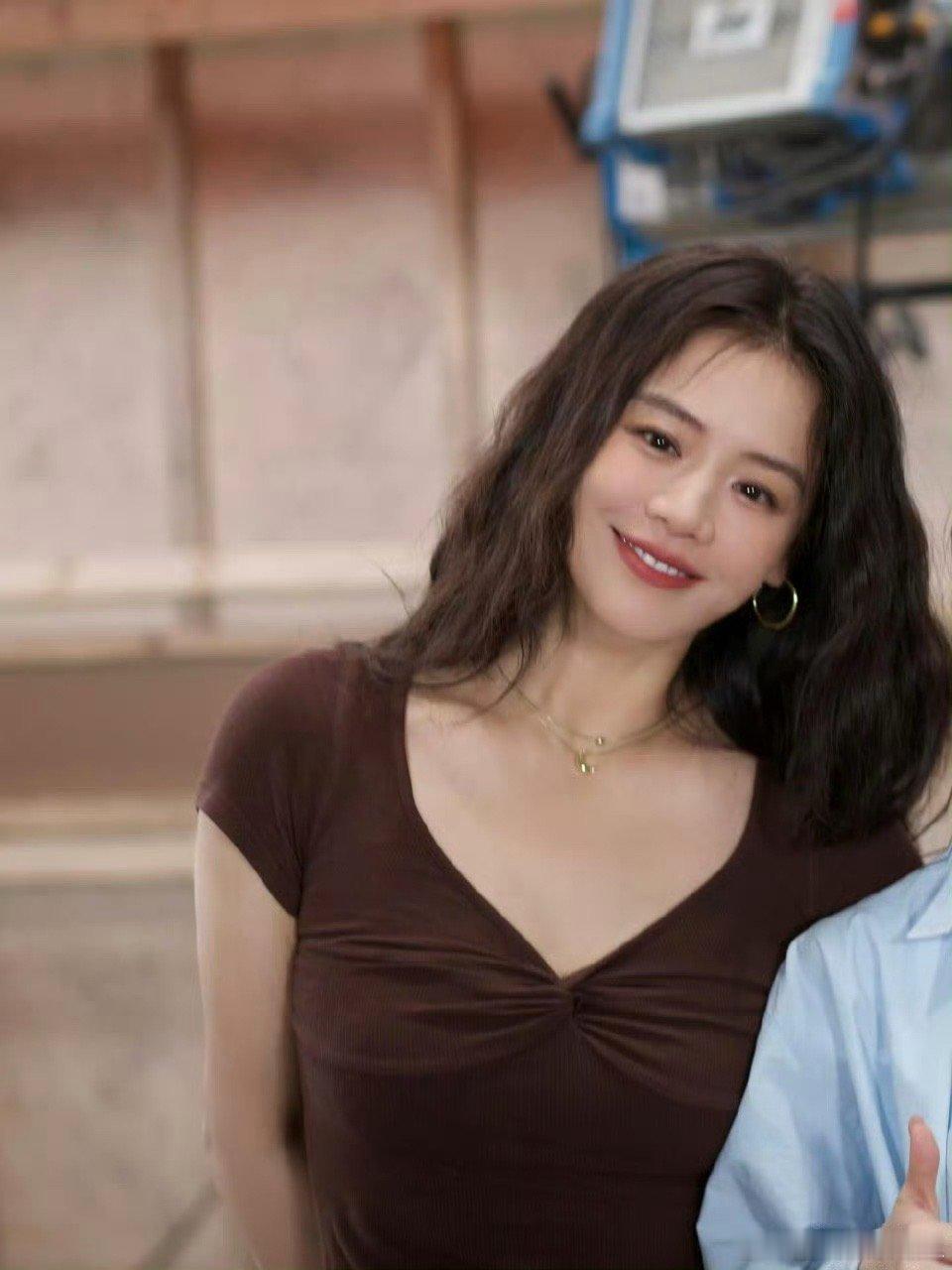 马思纯编完你的编你的别人的旅行：看风景。马思纯的旅行：编辫子。自己编完给闺蜜编，