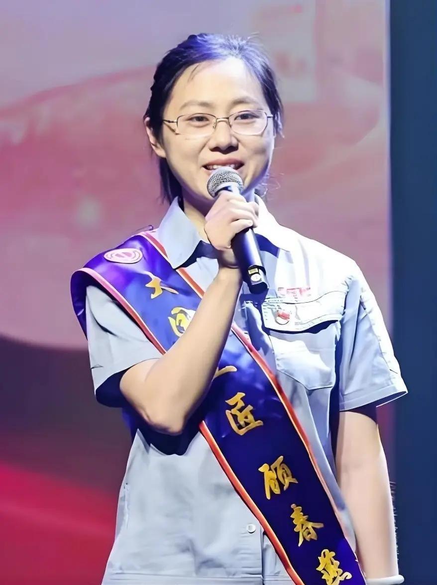 你这辈子有没有做过一件事，做完就不能改，改了就是报废？顾春燕每天干的，就是把比头