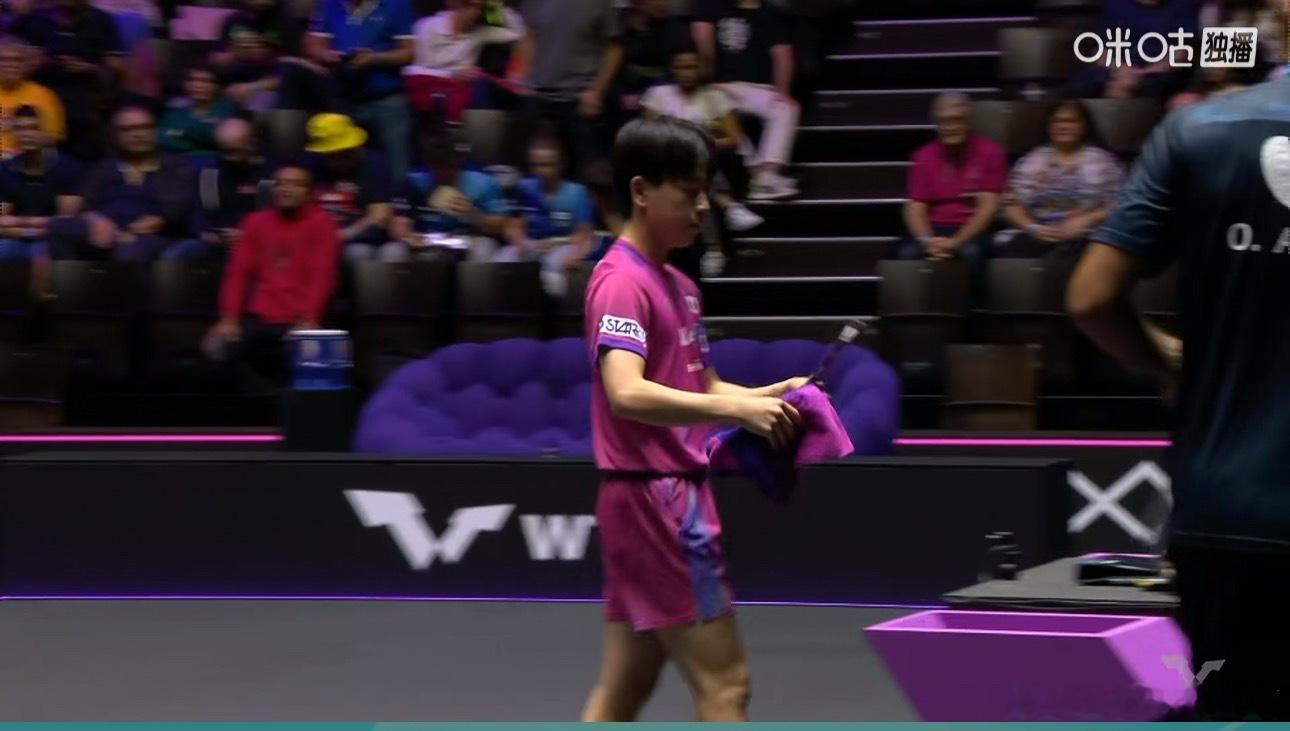 篠塚大登2-1奥马尔（第三局18-16）最近日本队其他人都在接连突破强手灯子要努