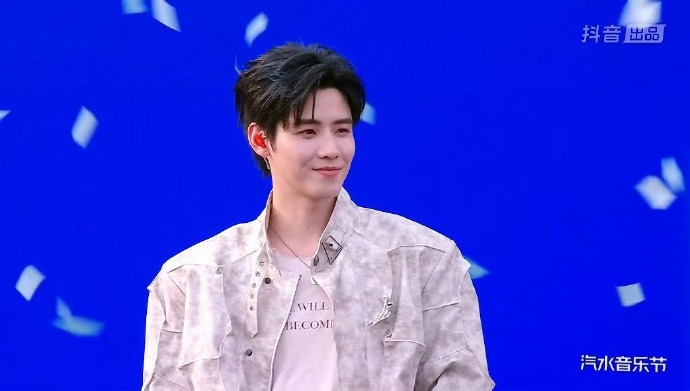 任豪POI任豪这个舞台我给到夯任豪舞台夯爆了 《孤单告急》变成全场大合唱，任豪这