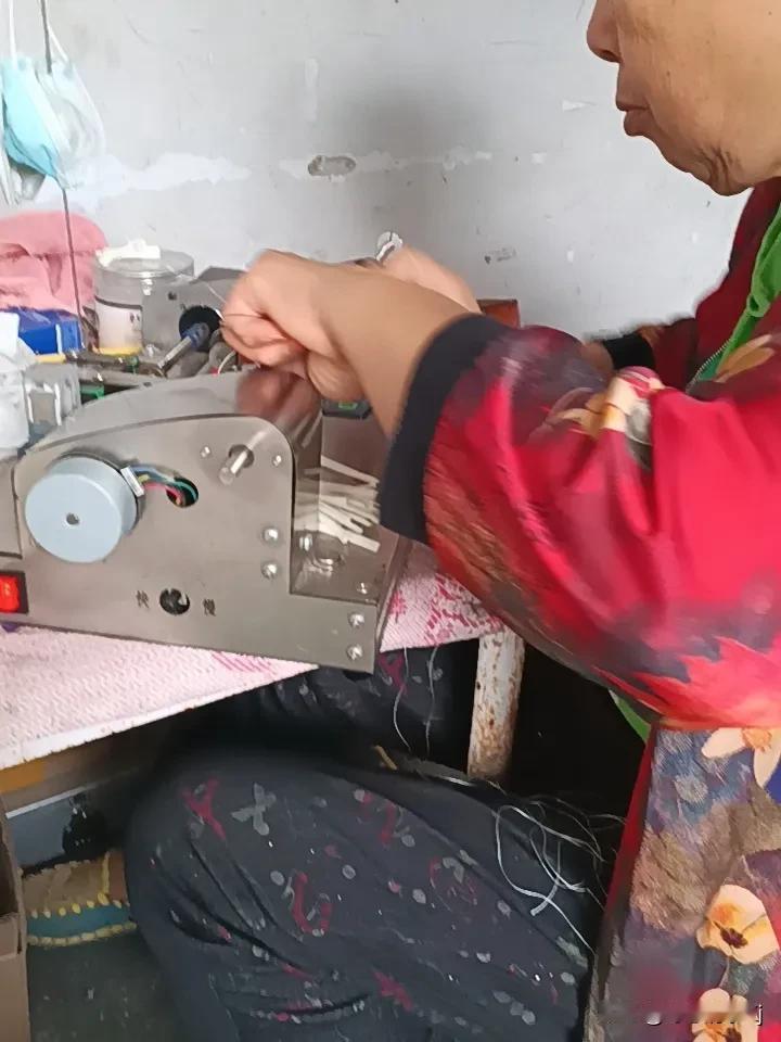 到了6o岁，你还工作吗？′之前老伴2024年突发脑血瘤出血，恢复后，每天除了家务