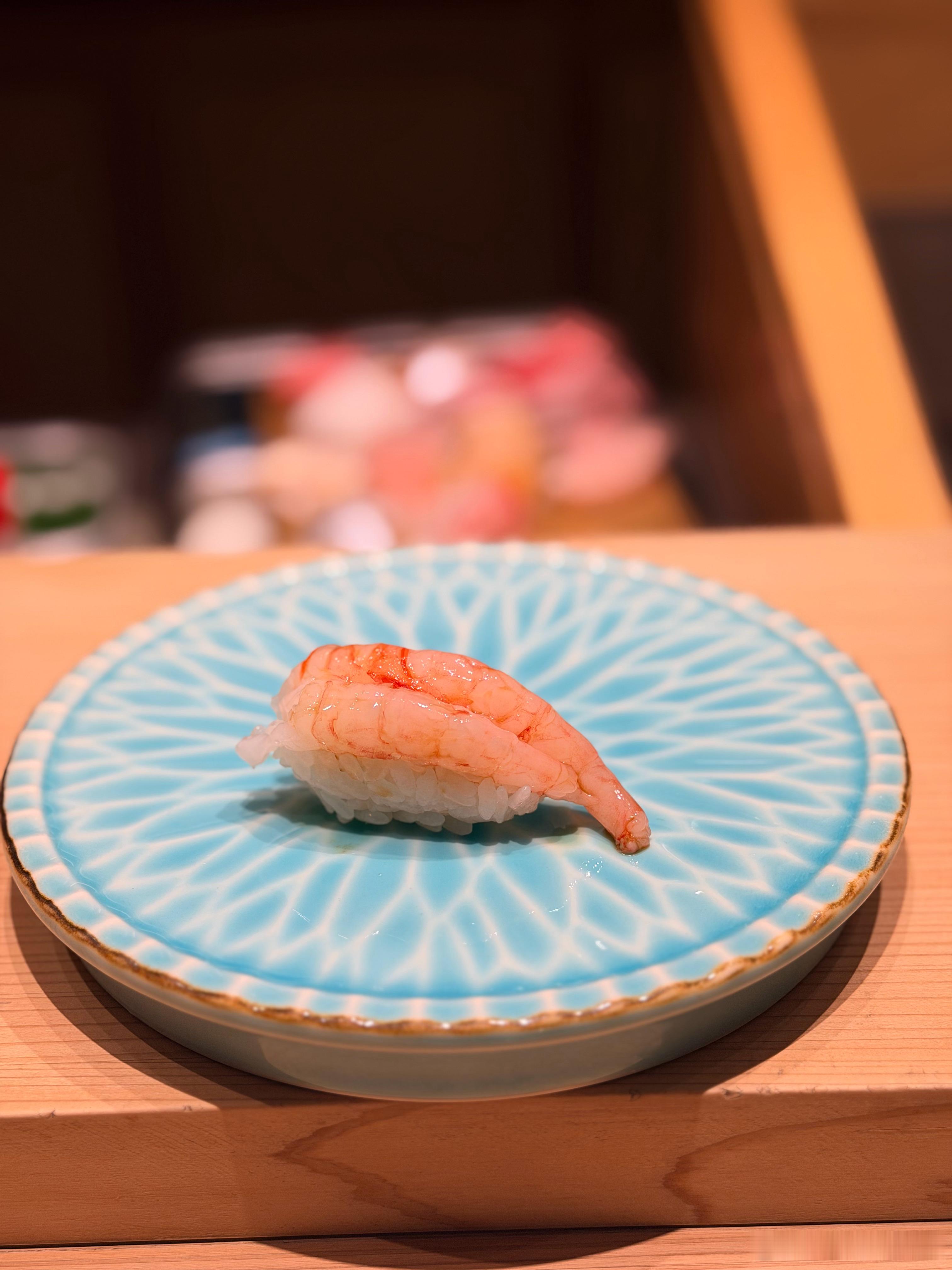 寿司小波【不忘初心】套餐。这么多一共230块钱。周末可用。好吃不贵。 上海·寿司