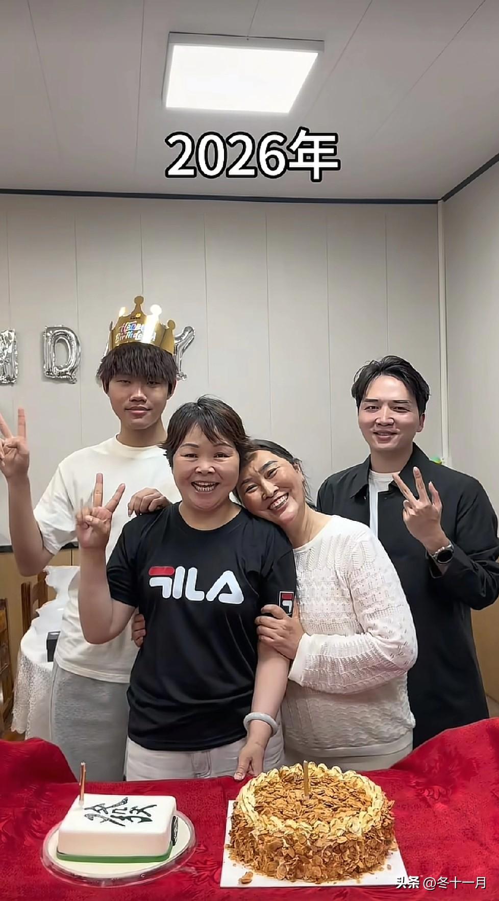 刷到大喇叭给儿子叶瑞聪过生日的视频，不禁感慨万分。那时候他们刚刚认亲的时候，天天