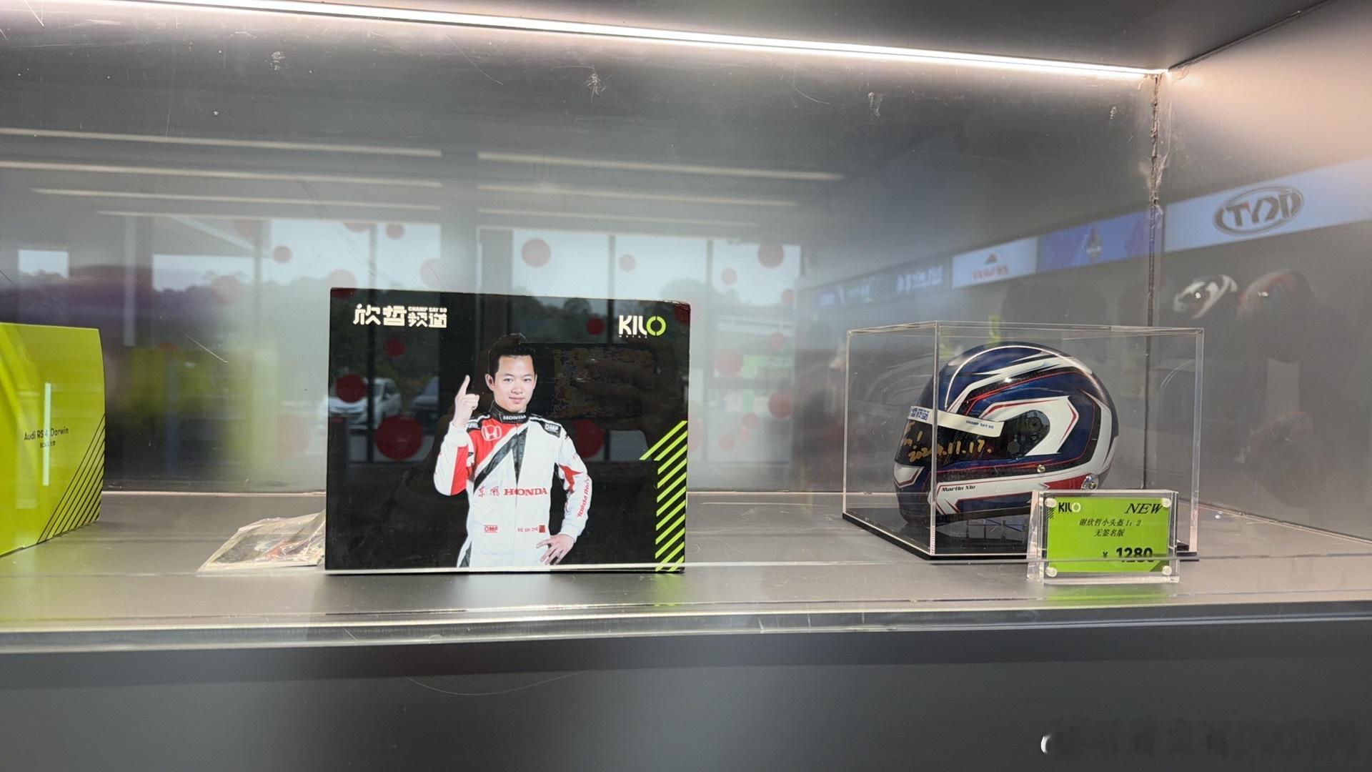 偶遇谢老师啦！！！！期待有机会坐冠军车手的副驾下赛道飞驰！！汽场全开赛车日常分享