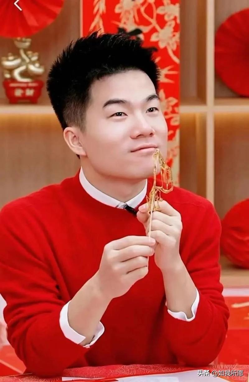 听说没？
现在网上最火的连续剧，
叫《董宇辉的‘罪与罚’》。

我特意去问了在董