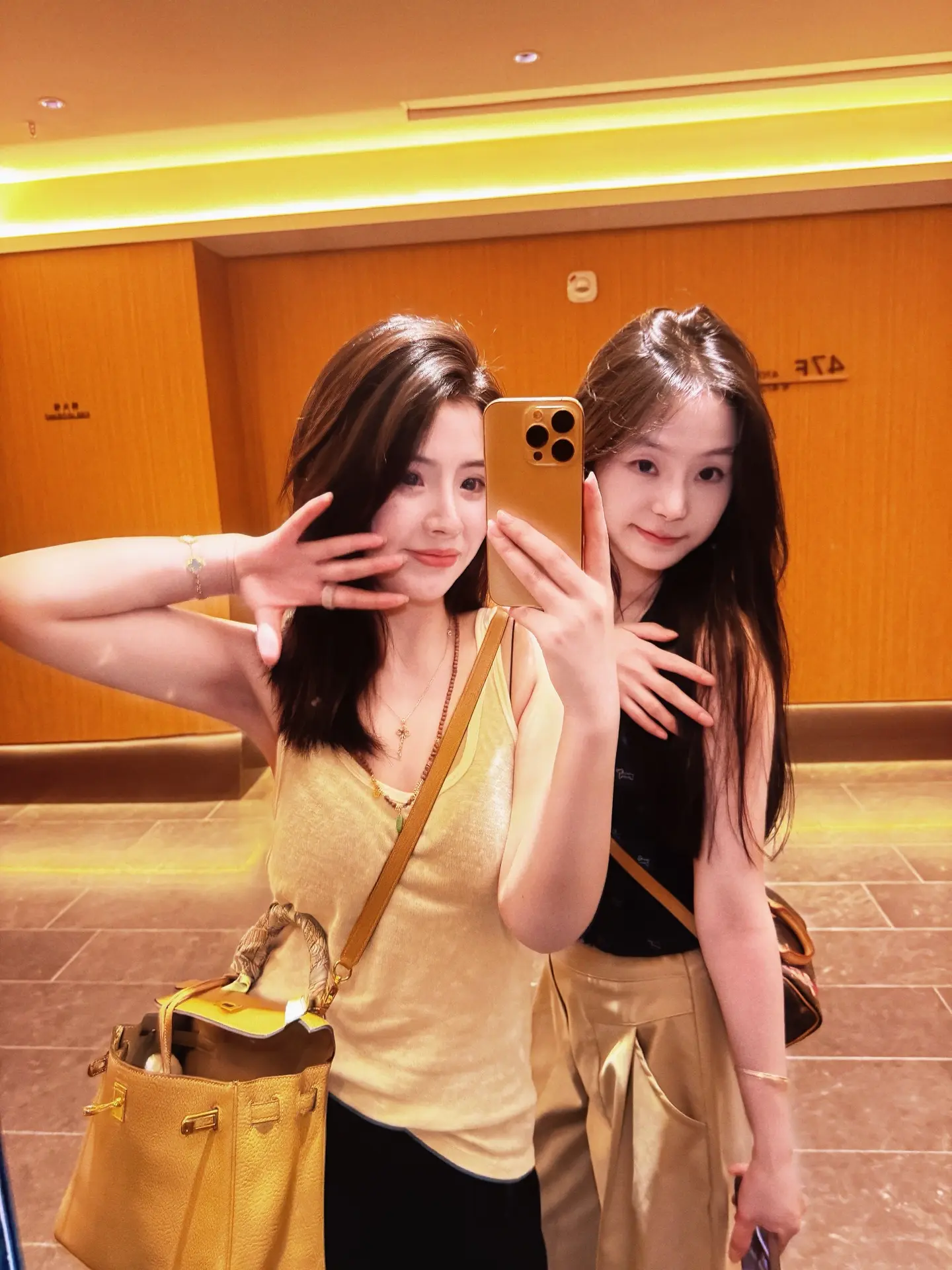 所有事情都可以迷迷糊糊，但感情必须清清楚楚，做不到专一的人。也永远逃不...