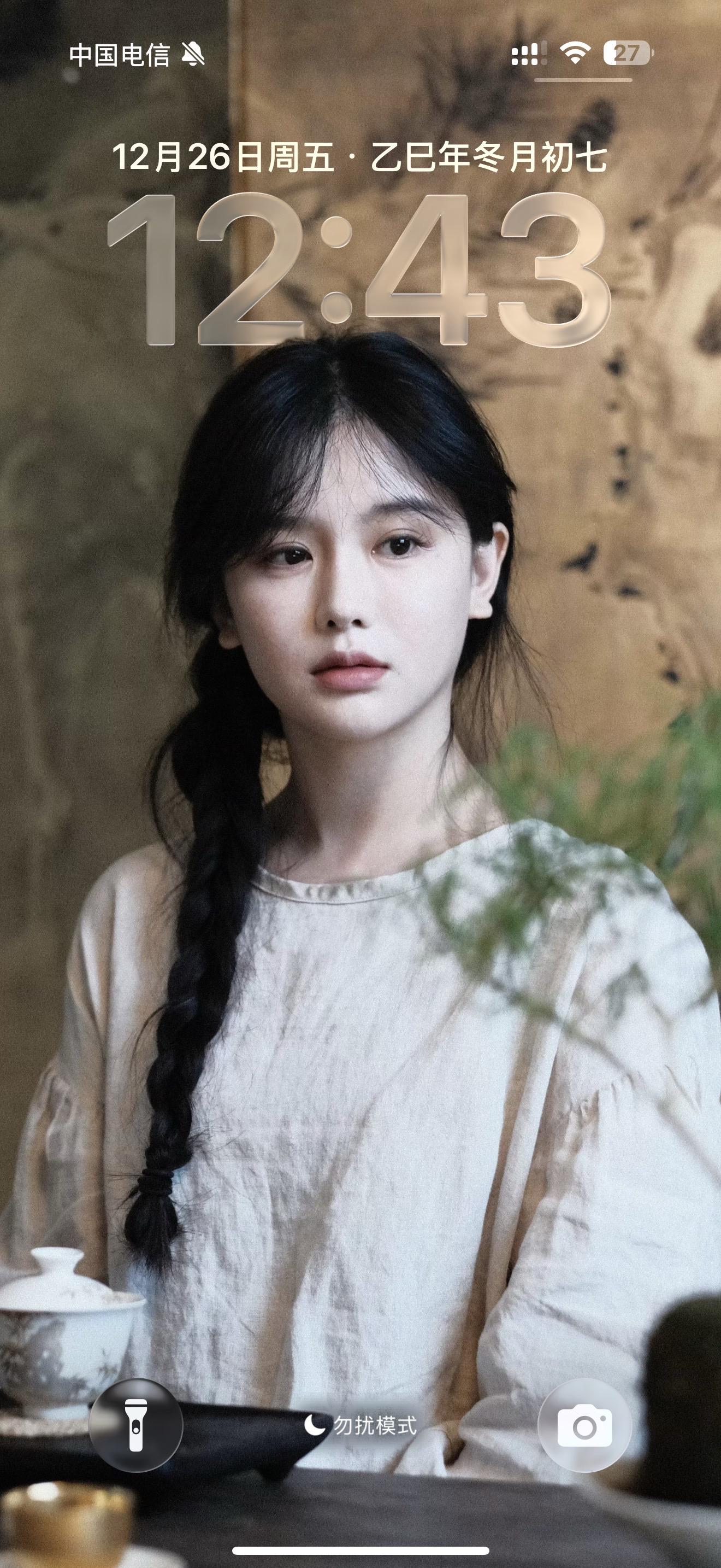 评论区可以分享你们的锁屏壁纸嘛👇🏻。