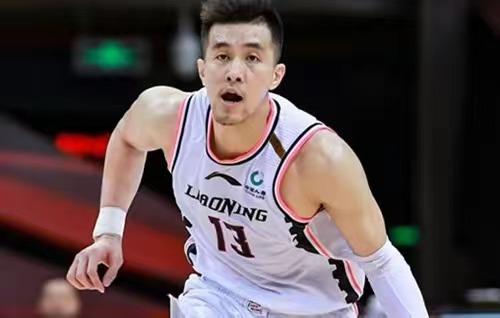 郭艾伦——CBA现役球员第一人！
1、唯一一位入选CBA全明星25周年最佳阵容的