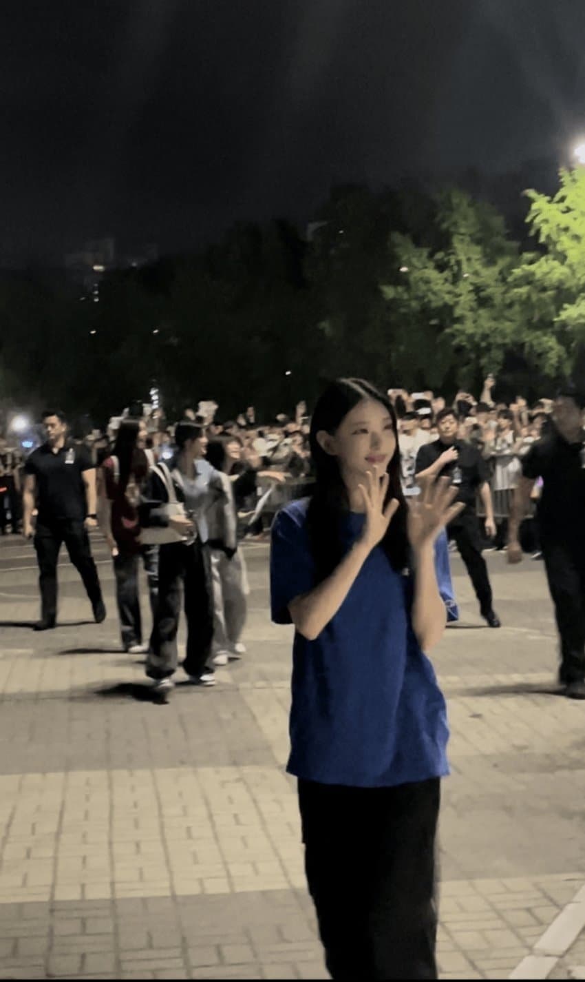 Haerin 260612  万赞  专栏 · 黑x万赞