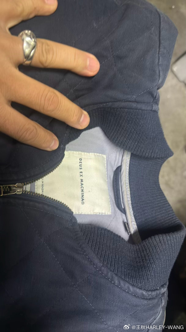 很喜欢的一件衣服，修修补补又三年[嘻嘻]DEUS  ​​​