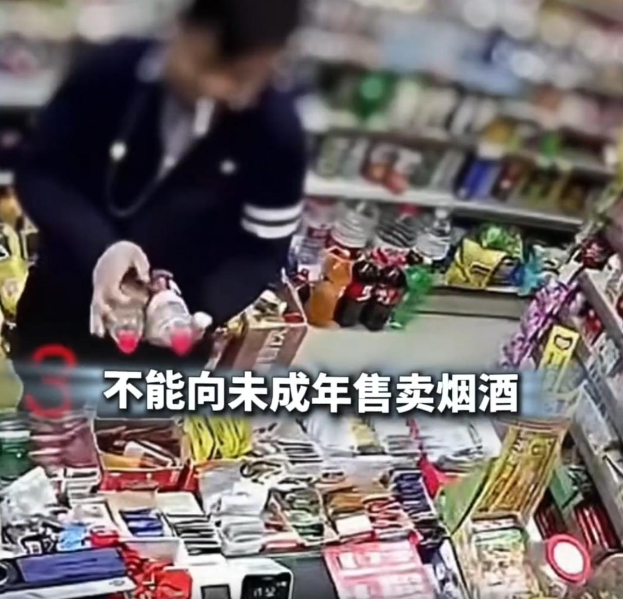 这是跟谁学的？四川成都，一小伙到超市买烟，接过烟付完款后，小伙突然和老板说“不能