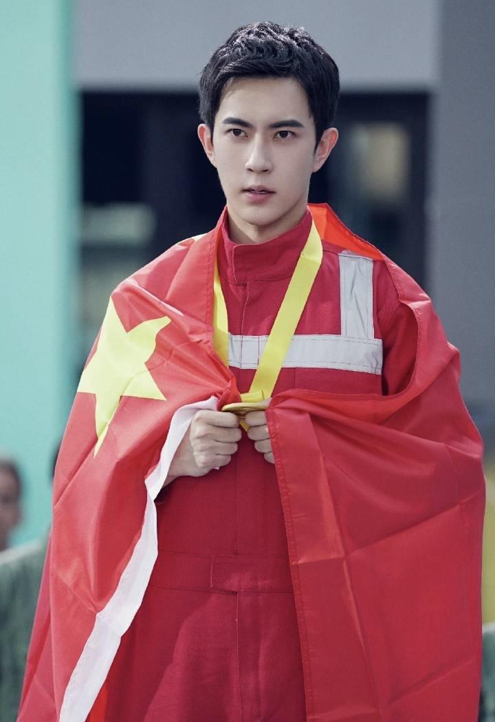 道阻且长，行则将至
正义的袈裟定会披于你肩 行必致远 总有好事在路上 何惧前路黑