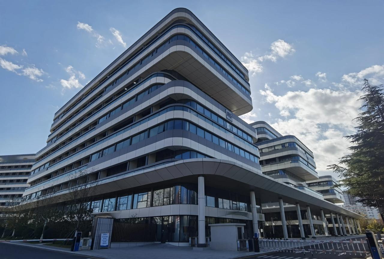 位于烟台开发区珠江路昆仑山路的万华职工 宿舍已经基本建成，后续配套设施还在不断建