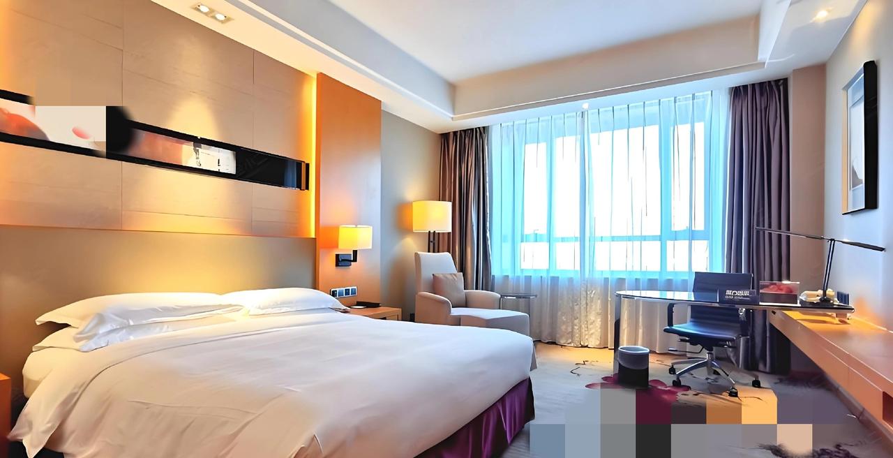 太离谱了！上海，大年初一，女子为了孝敬母亲，带老人入住上万元的上海顶奢酒店。因长