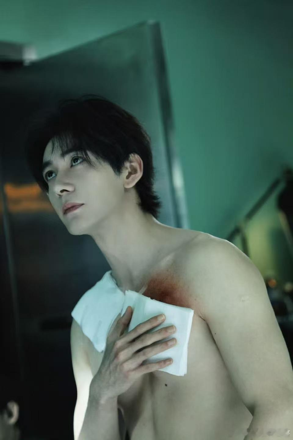 陈星旭工作室找不到陈星旭了枭起青壤全网急寻炎拓，肩宽腿长的贵气霸总赶紧出现！霸总