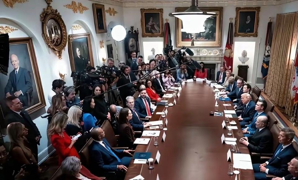 效率挺高的，老美的工作组开始接管委内瑞拉了？
从表面上看，是分阶段恢复美驻委大使