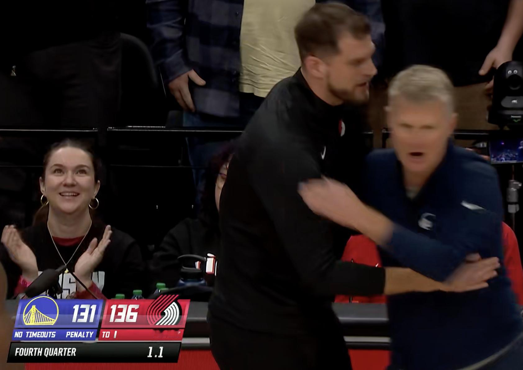 勇士131-136开拓者，输了，三次败给开拓者。 格兰特35分，夏普35分，阿夫