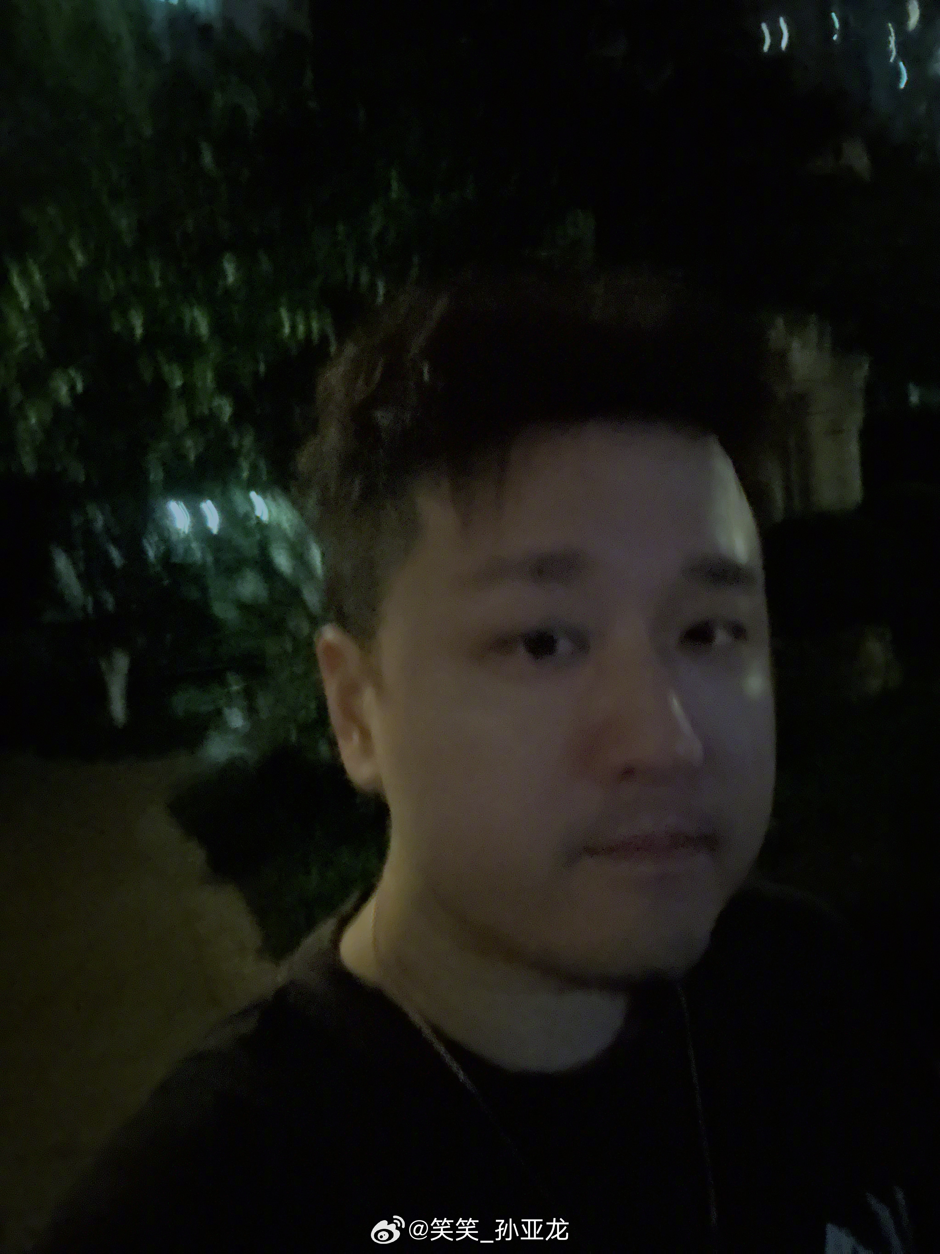 劳资以前直播说了。读书的时候瘦 有发型，全是倒追！非不信！非不信。现在回到当时的
