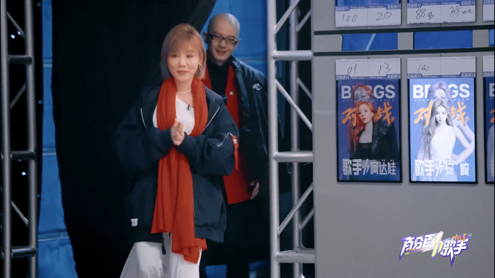平安李佳薇开场就难忘今宵这很喜庆了哈哈哈哈哈哈哈哈哈[笑cry]平安李佳薇你俩这