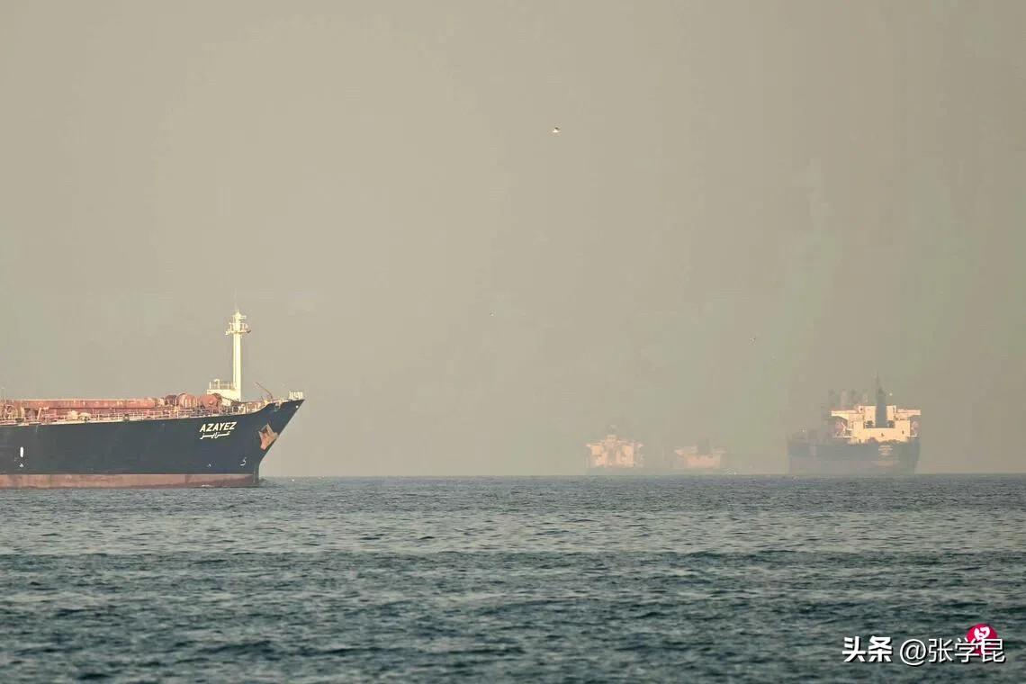 联合早报今天报道：“阿拉伯消息人士透露，阿拉伯联合酋长国准备协助美国及美国盟友以