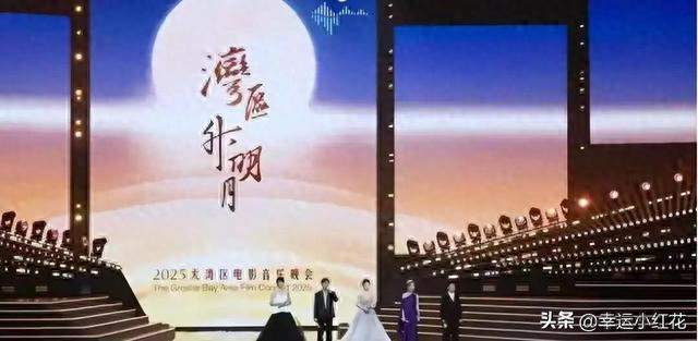 向碾压歌手！大湾区晚会全开麦现原形，檀健次刘宇宁凭真功夫封神