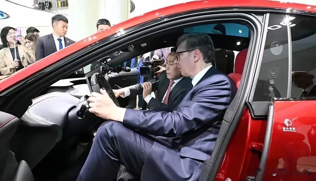 塞尔维亚总统武契奇说买不起小米汽车并非完全是假话。
 
2026年5月26日，武