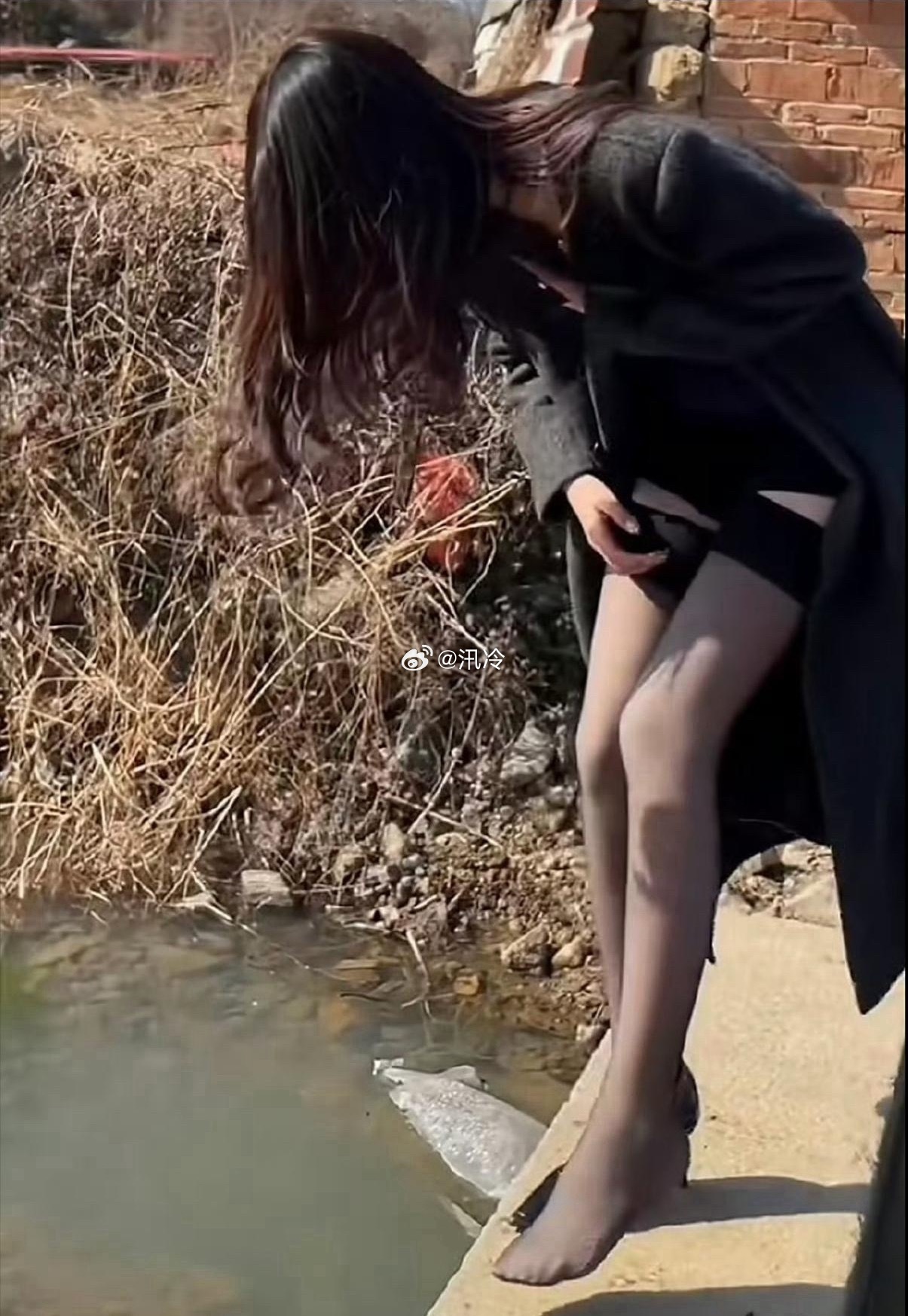 鞋子掉河里了怎么办 