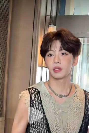 这是胡宇桐没认出来这是胡宇桐没认出来这是胡宇桐啊 ​​​