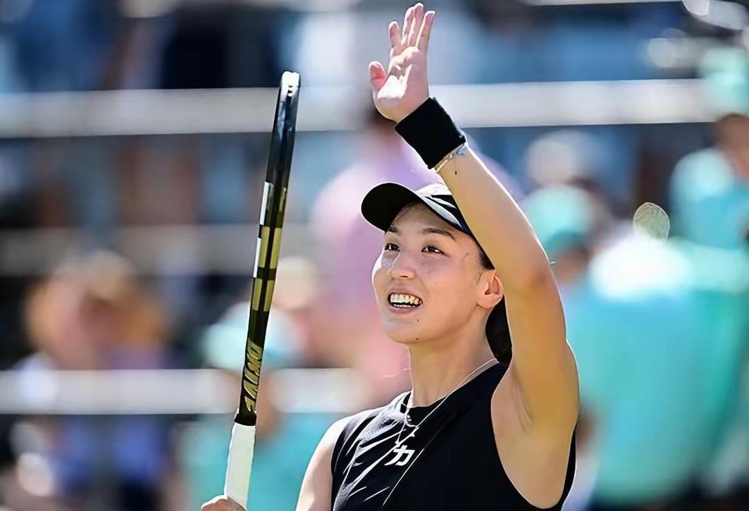 布拉格的东方玫瑰：王欣瑜书写中国网球新传奇

在WTA250布拉格站的绿茵场上，
