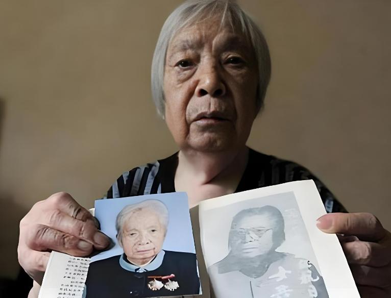1942年，廖耀湘听说远征军有一个女兵活着走出野人山，他大感惊奇，连忙接见她，率