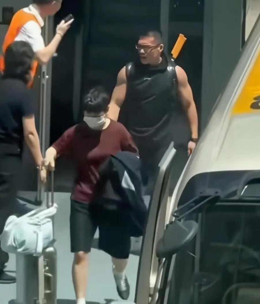 正式更换教练，孙颖莎遗憾，康复治疗1月后首次现身，伤情曝光

这事儿，怎么说的都