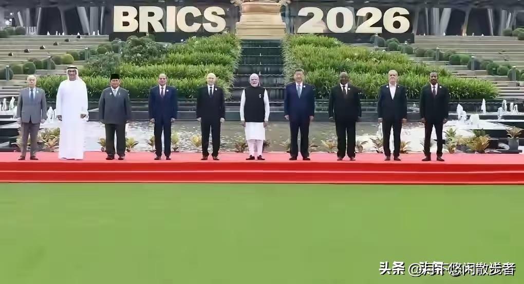 当地时间9月12日下午，印度新德里，金砖国家第十八次领导人会晤正式拍摄集体大合影