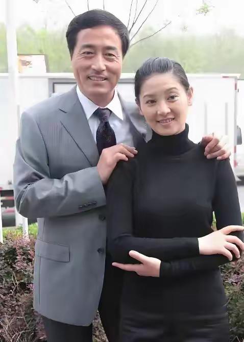 1987年，杨立新把徐帆接到北京，“养”了她3年，自己连一颗青菜都舍不得买，却给