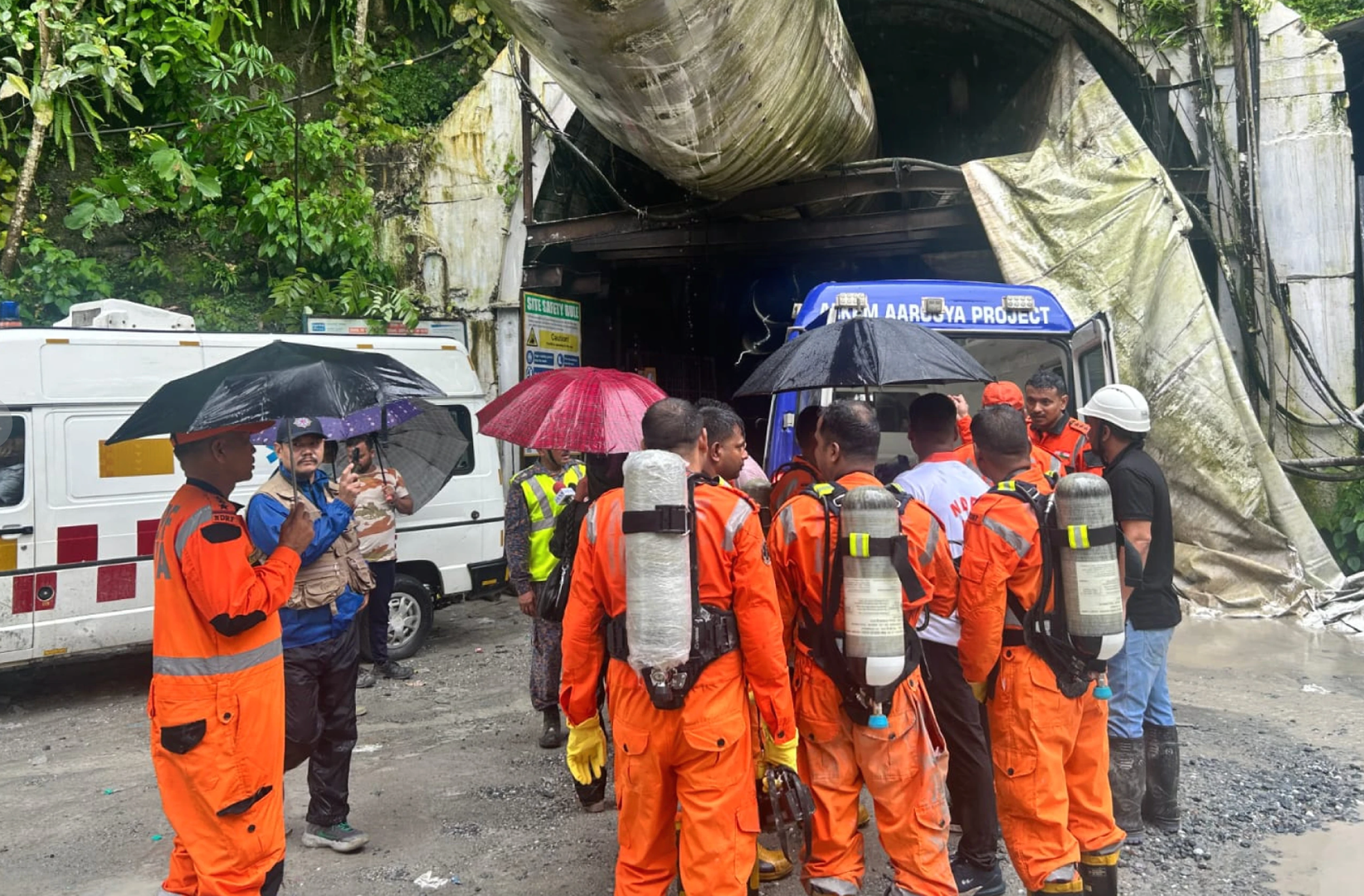喜马拉雅山区一印度水电项目隧道发生爆炸,至少20人死亡